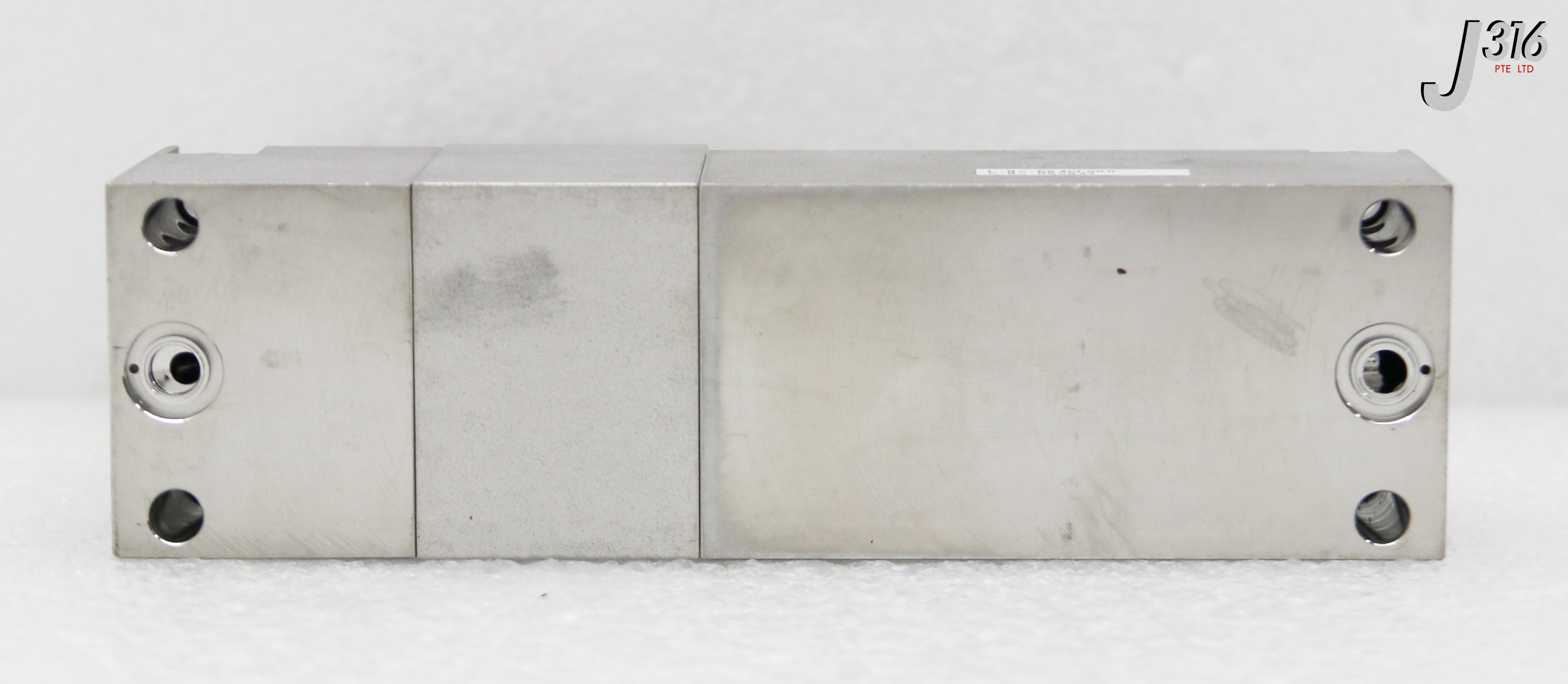 37302 FUJIKIN 5-PORT BLOCK VALVE, TYPE N.C., O.P. 0.39~0.59MPa